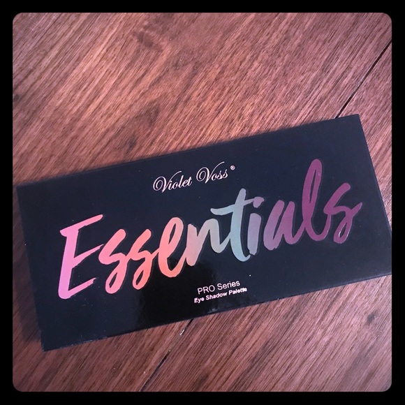 Violet Voss Other - Violet Voss Essentials Palette
